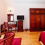 Savoy Οπατία