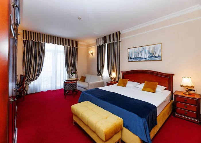 萨沃伊酒店 酒店