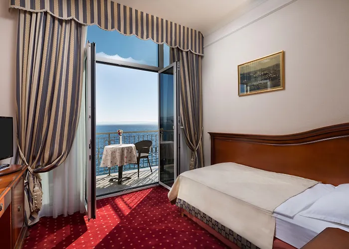 萨沃伊酒店 4* 奥帕提亚