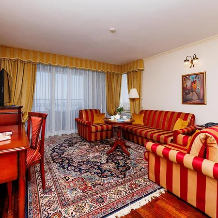 Savoy Hotell 4*