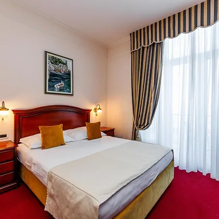 Savoy 4*