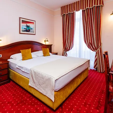Savoy Hotel 4*