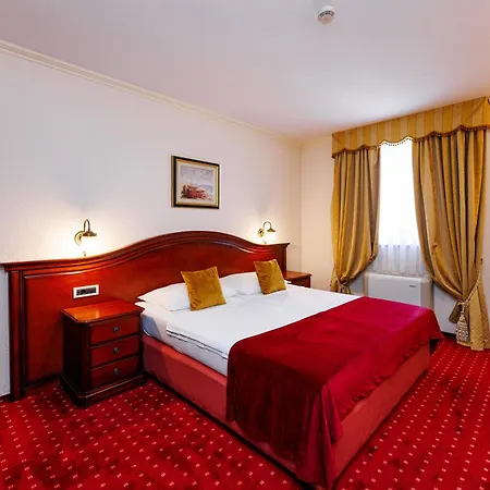 Savoy Hotel 4*